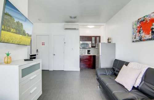 South Pointe Condo | Charming Large Studio Near Ocean Dr - South Beach