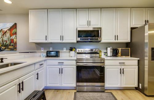 Lewes House | Charming Lewes Townhome with Sunroom 5 Mi to Beach!