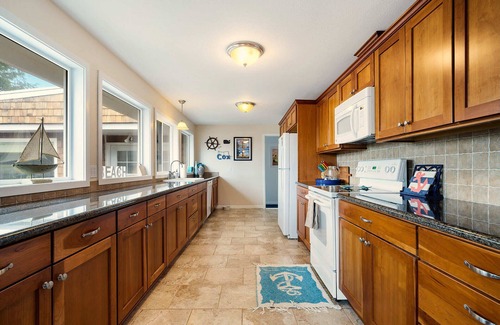 Rockaway Beach House | Charming, lg beach home 5 blocks to sand/town, HOT TUB, firepit,TV.Dog ok.