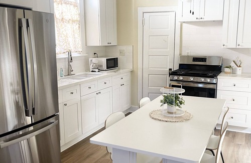 Saint Claude House | Charming, light-filled 2-Bedroom in New Orleans
