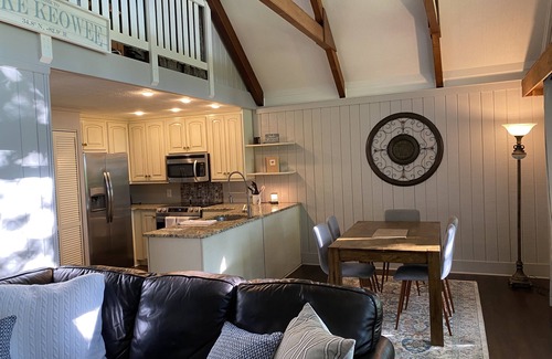 Salem Condo | Charming loft condo overlooking the 10th hole at Keowee Key.