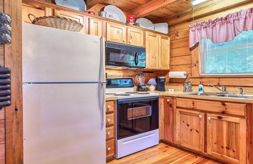 Maggie Valley Cabin | Charming Log Cabin near the Smoky Mountains w/Spectacular Mountain & Elk Views!