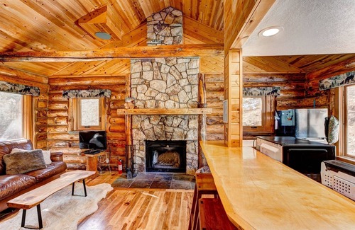 Drake Cabin | Charming Log Cabin with 3.8 Acres