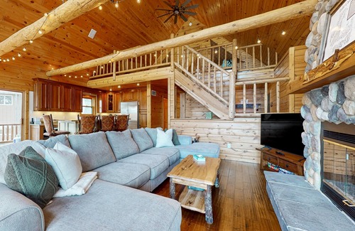 Nekoosa House | Charming Log Home on Lake Camelot – Perfect for Family Getaways!