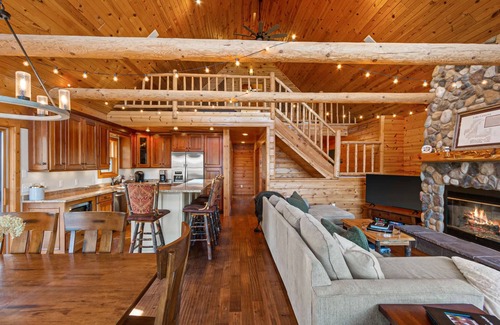 Nekoosa House | Charming Log Home on Lake Camelot – Perfect for Family Getaways!