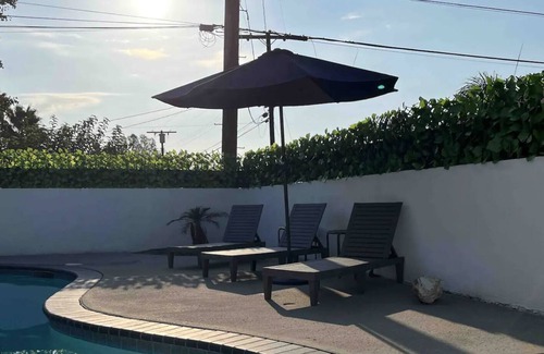 Granada Hills South House | Charming Los Angeles cottage with heatable pool