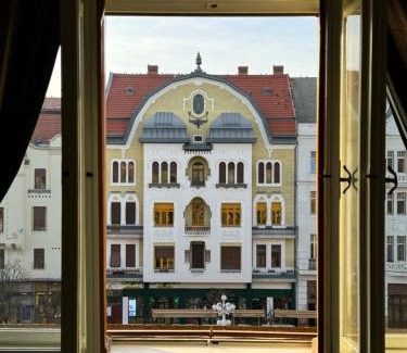Old City Apartment | charming & lovely apartment downtown