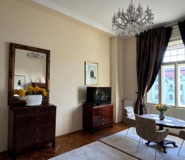 Old City Apartment | charming & lovely apartment downtown