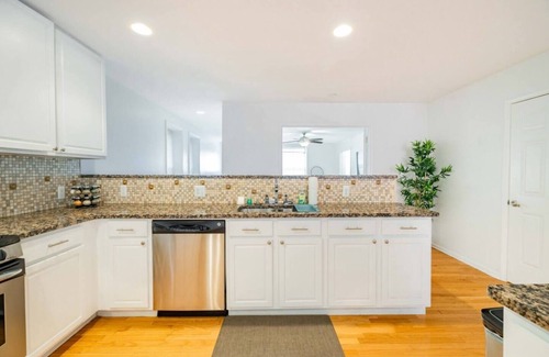 Brush Park Apartment | Charming Lower-Level Flat, Walk to Sports Stadiums