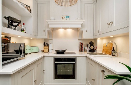 Islington Apartment | Charming Luxe 1-Bed by Highbury Fields & Tube| Pass the Keys
