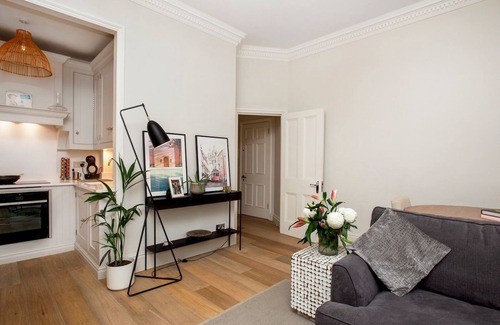 Islington Apartment | Charming Luxe 1-Bed by Highbury Fields & Tube| Pass the Keys