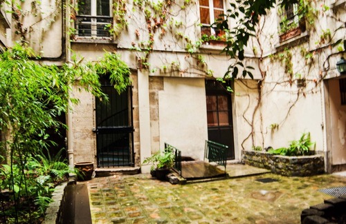 Saint-Victor Apartment | Charming Maître Albert 2BR/2BA near Seine, St. Germain and Notre-Dame