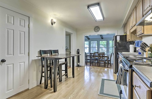 Madison Cottage | Charming Madison Retreat ~ 3 Mi to Beaches!