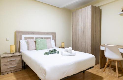 Ciudad Lineal Apartment | Charming Madrid el Carmen II