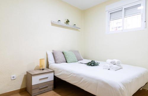 Ciudad Lineal Apartment | Charming Madrid el Carmen II