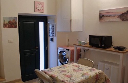Tuscania Apartment | Charming Mara's Casina in Downtown, fabulous, free WiFi!