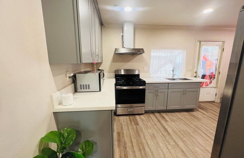 San Gabriel House | Charming master room in San Gabriel with WiFi and AC