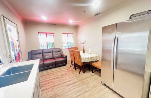 San Gabriel House | Charming master room in San Gabriel with WiFi and AC