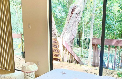 Tallahassee House | Charming Master Suite w/ Private Entrance