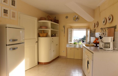 Todi Apartment | Charming Medieval Townhouse with Breathtaking Views in the historic centre Todi