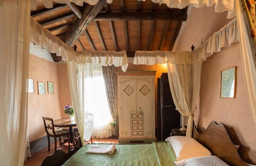Subbiano Apartment | Charming medieval Villa for 21 persons, with private pool near Arezzo, Tuscany