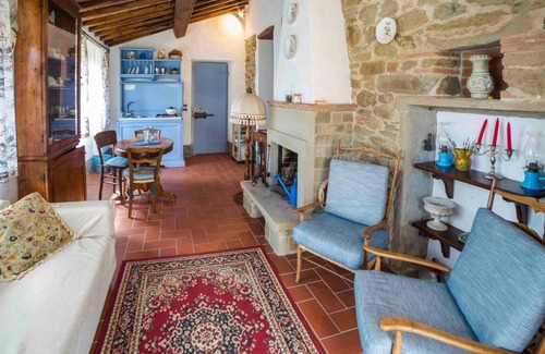 Subbiano Apartment | Charming medieval Villa for 21 persons, with private pool near Arezzo, Tuscany
