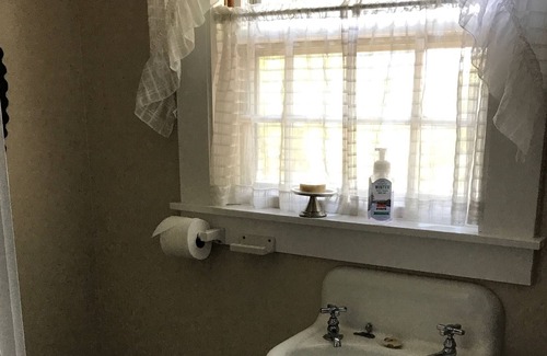 Meredith House | Charming Meredith Village Antique Brick Home For Rent