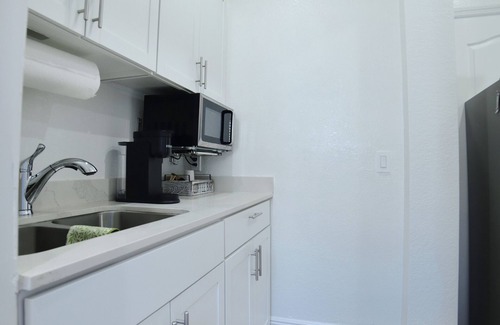 Ludlam Apartment | Charming Miami Apt: Kitchen BBQ & Comfy Living L39