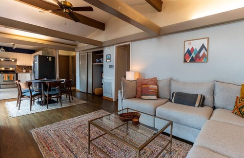 Knoxville House | Charming mid-century 3-bedroom house with AC and WiFi near downtown Knoxville