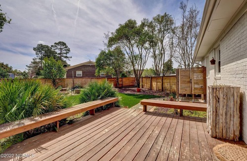 Kings Grant House | Charming Mid-Century Modern get away for up to 7