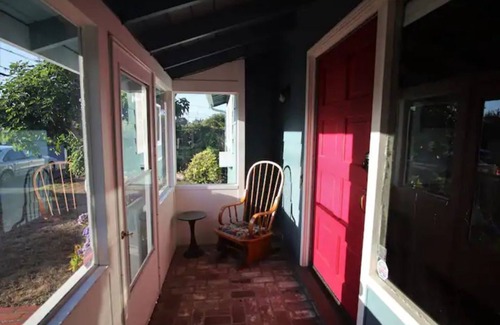 Eureka House | Charming Midcentury 2-BR Home Near Redwood Park