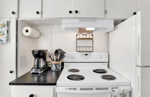 Hannon Park House | Charming Midtown Apt - Hannon Hideaway Unit A