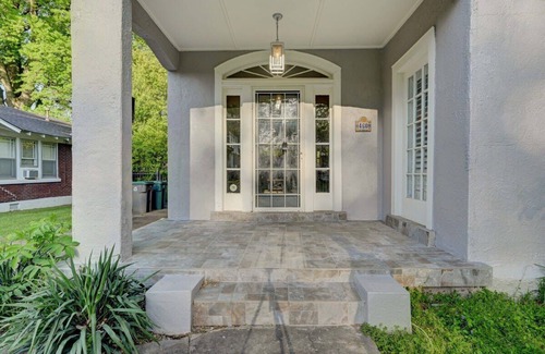Evergreen House | Charming Midtown-Evergreen Bungalow