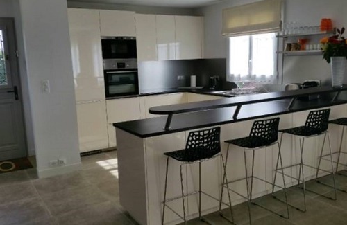 Carnoux-en-Provence Villa | Charming modern air-conditioned villa for 6 people.