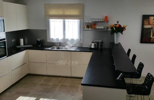 Carnoux-en-Provence Villa | Charming modern air-conditioned villa for 6 people.