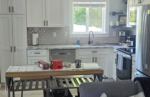 Spokane Apartment | Charming, modern 1-bedroom apartment in a lovely, quiet and safe neighborhood.