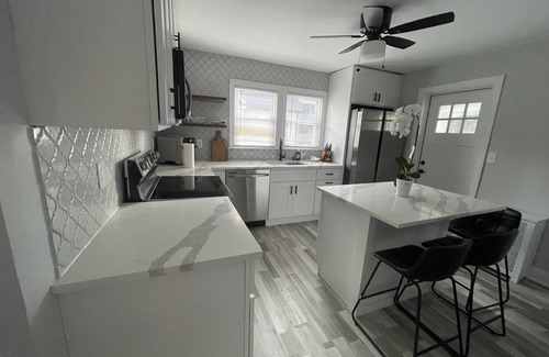 Long Branch Apartment | Charming modern apartment 2 blocks to the beachn