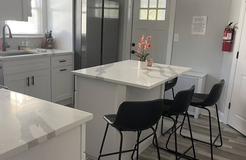 Long Branch Apartment | Charming modern apartment 2 blocks to the beachn