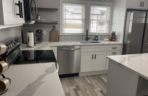 Long Branch Apartment | Charming modern apartment 2 blocks to the beachn