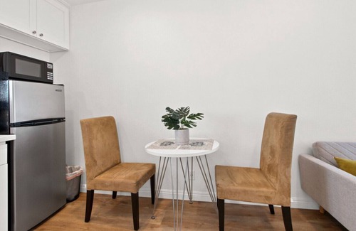 Rosemead House | Charming Modern Flat - 1 bedroom with parking