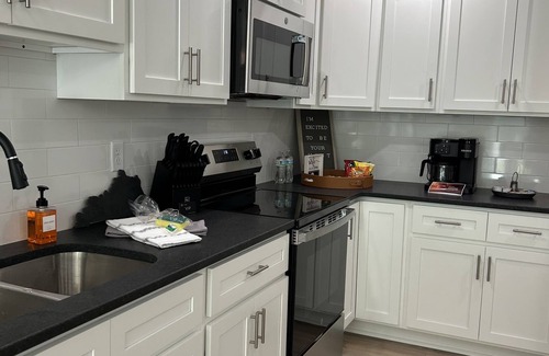 Elizabethtown House | Charming, Modern, New Construction Retreat – Right in the Heart of Etown
