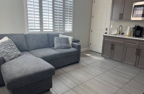 Raisin Apartment | Charming Modern Private In-Law Suite in Clovis – Separate Entrance