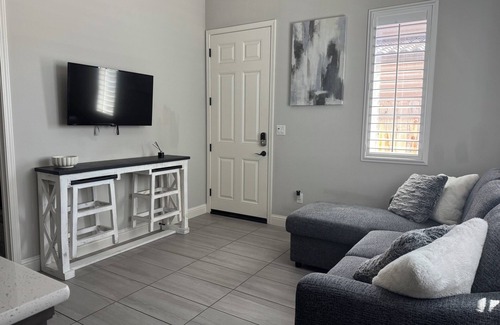 Raisin Apartment | Charming Modern Private In-Law Suite in Clovis – Separate Entrance