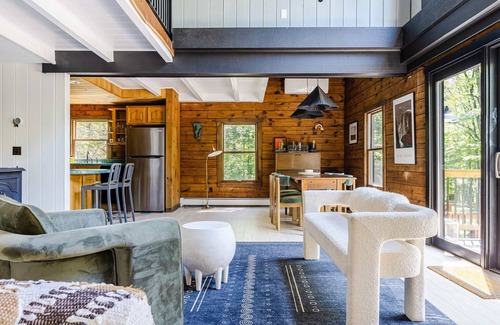 New Paltz House | Charming Mohonk Home with Fire Pit and Hot Tub