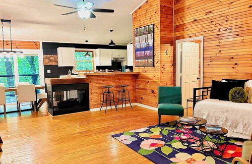 Saluda Cabin | Charming Mountain cabin in Saluda with stunning views & modern amenities!