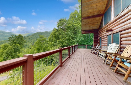 Sylva Cabin | Charming mountain cabin with hot tub, fireplace, and stunning views