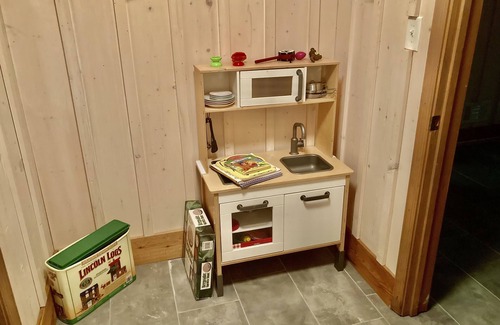 Big Canoe House | Charming Mountain Retreat in Big Canoe With Many Amenities Lakes and Trails
