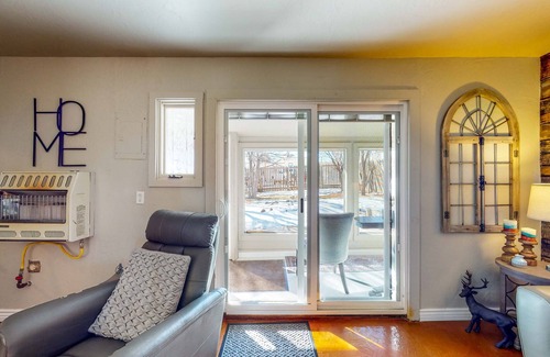 Rye House | Charming Mountain Stay w/ Enclosed Yard & Grill