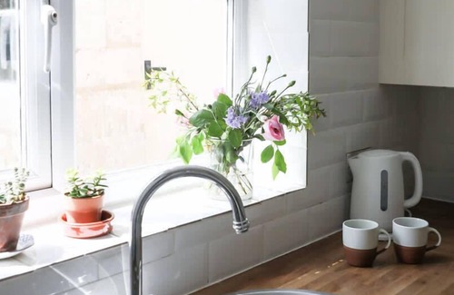 Painswick House | Charming Mt. Pleasant Cottage, Historic Painswick