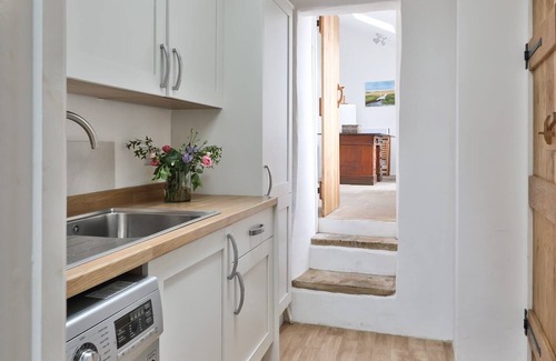 Painswick House | Charming Mt. Pleasant Cottage, Historic Painswick